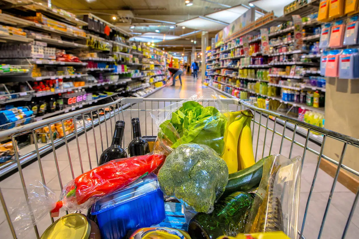 Faire les courses dans une épicerie