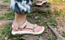 Trouver les meilleures sandales de marche pour femme : critères et suggestions