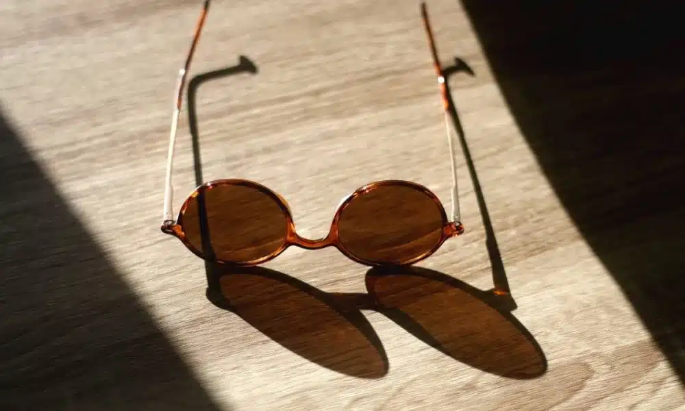 lunettes de soleil en bois