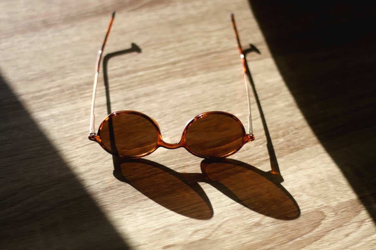 lunettes de soleil en bois
