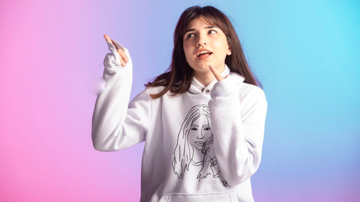 Sweat personnalisé : l’incontournable du dressing féminin moderne